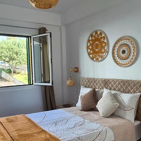 Spacious Bright With Ocean Views