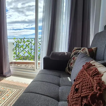 Spacious Bright With Ocean Views